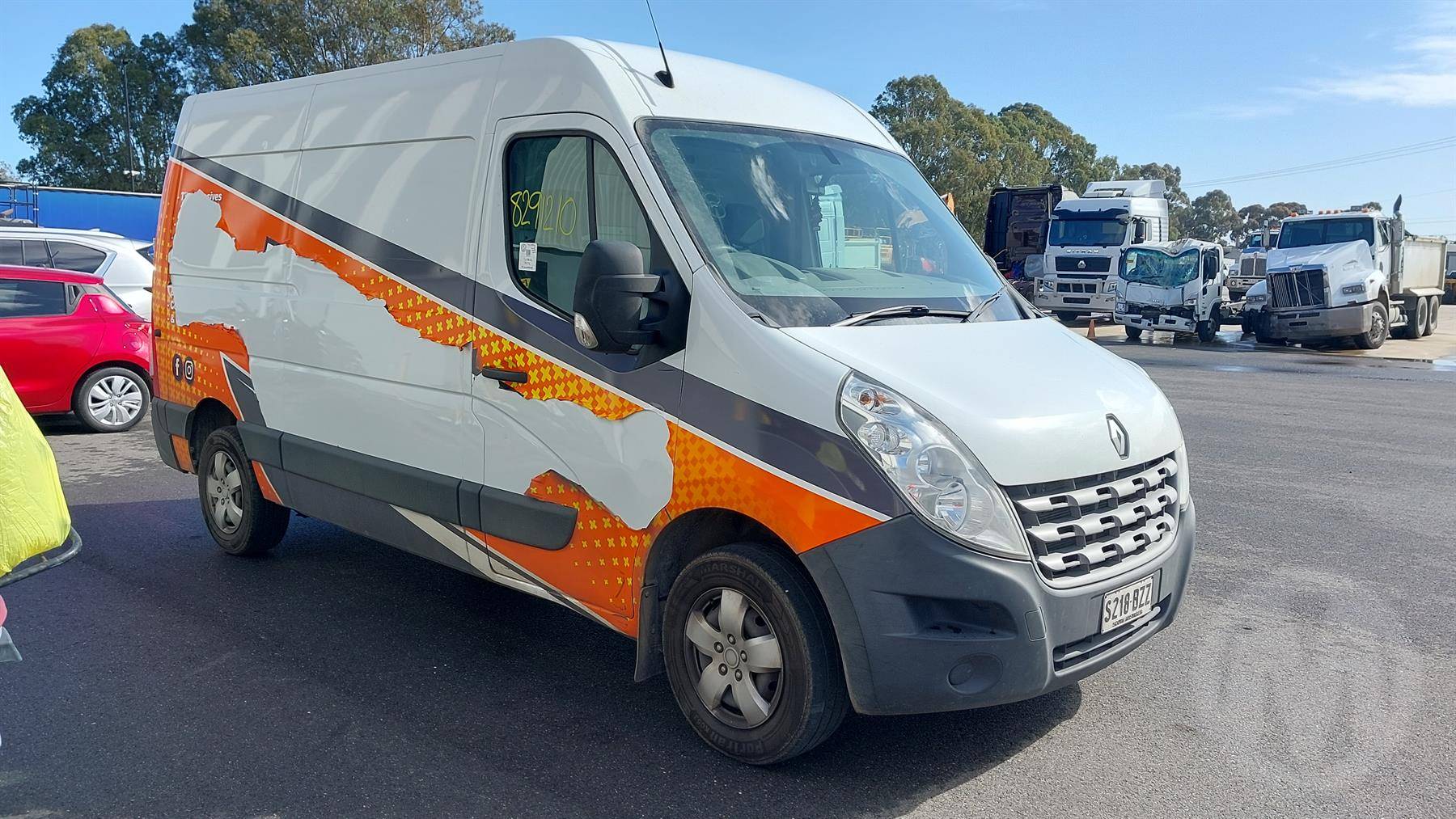 Renault Master MWB MID Van