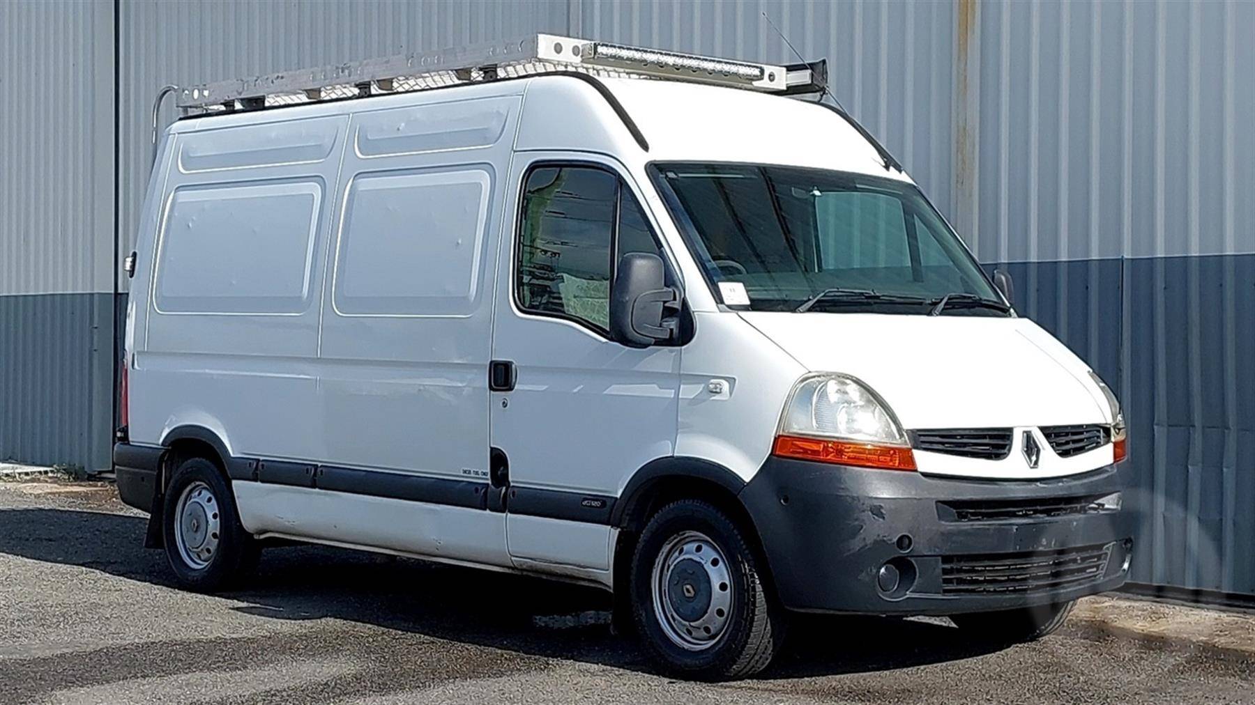 Renault Master MWB Van